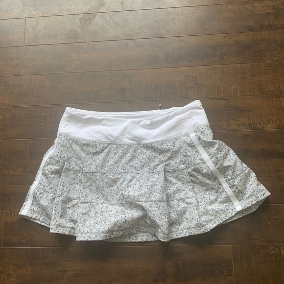 Lululemon skort - Picture 5 of 10